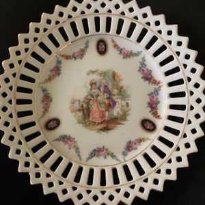 Small decorative plate